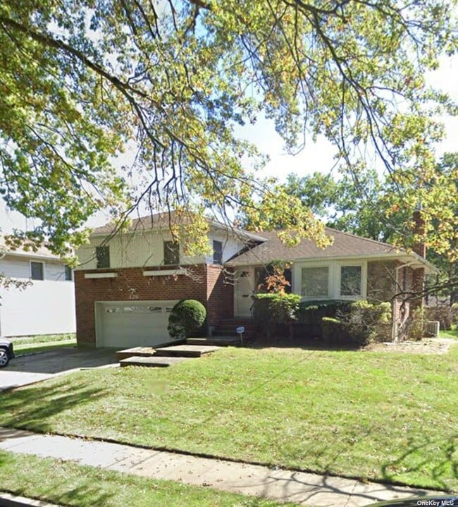 126 Stratford N
