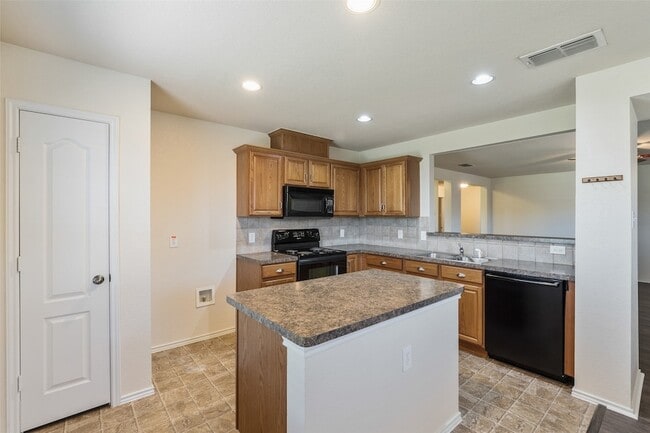 Photo - 3917 Mantis St