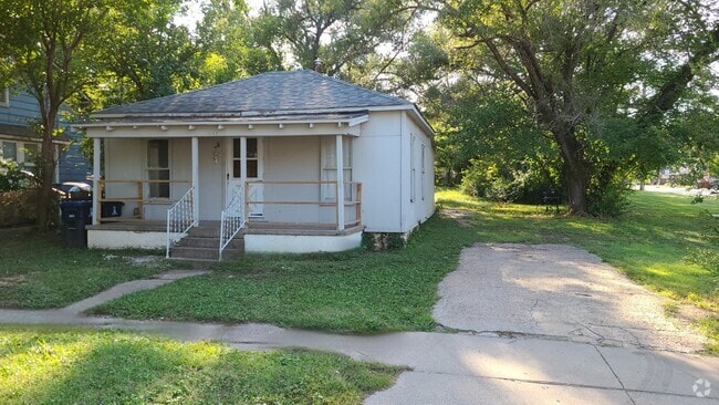 Building Photo - 627 N Atchison St Rental