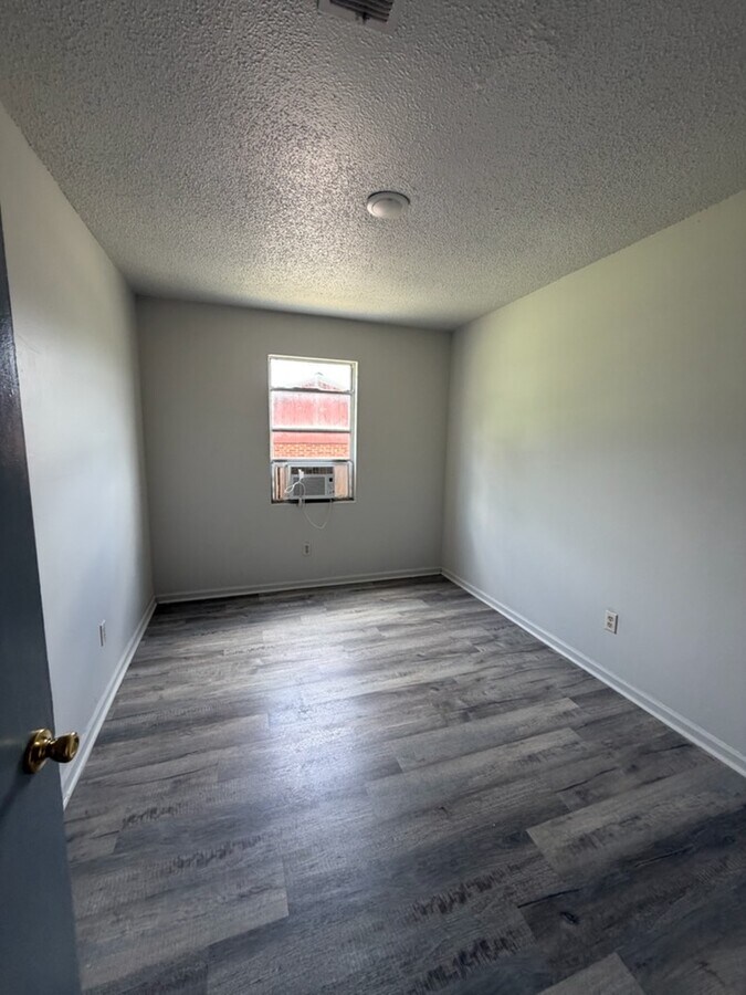 Photo - 216 Horton Dr