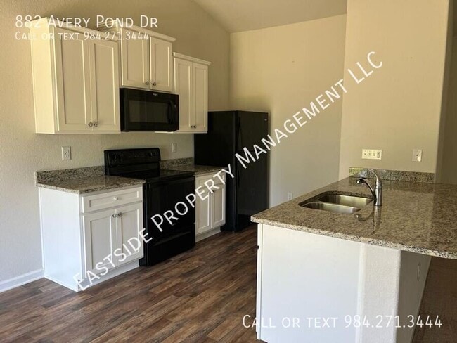 Photo - 882 Avery Pond Dr