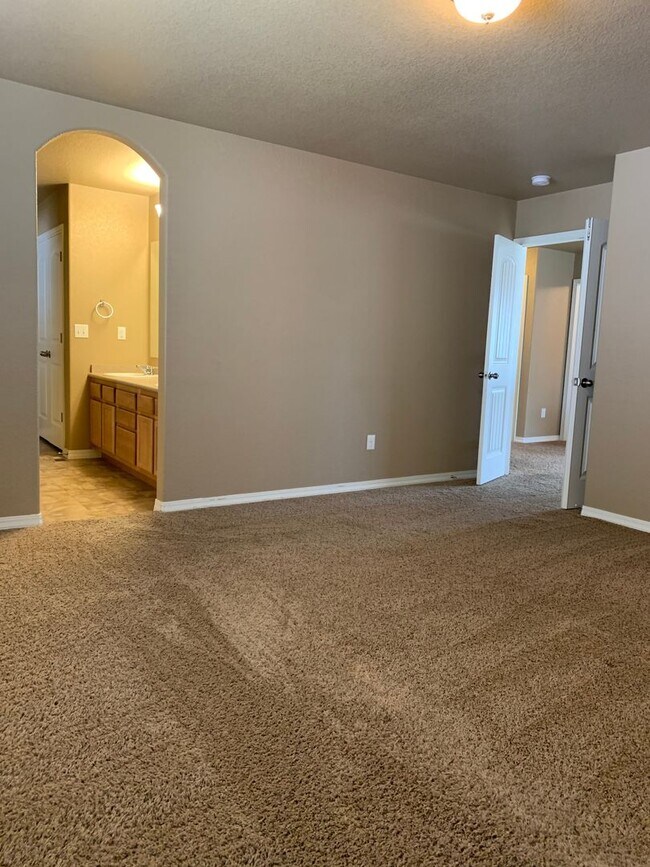 NORTHGATE TWO STORY WITH FINISHED BASEMENT Rental Casas en Alquiler