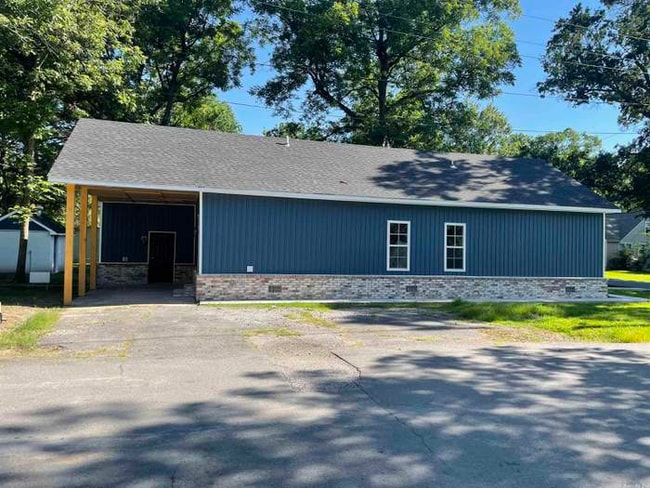 Photo - 320 Brinkley Ave
