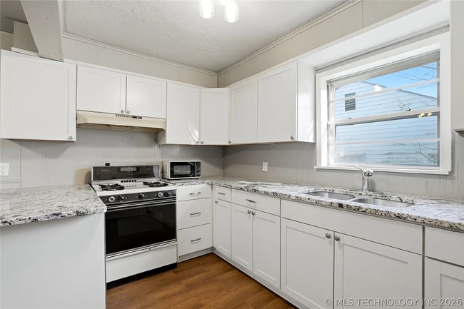Kitchen - 622 S Mission Ave