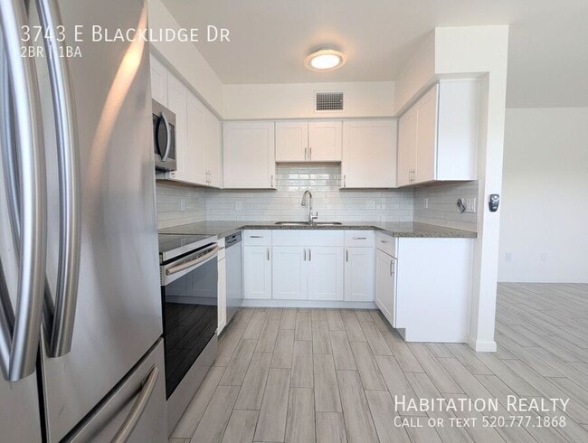 3743 E Blacklidge Dr