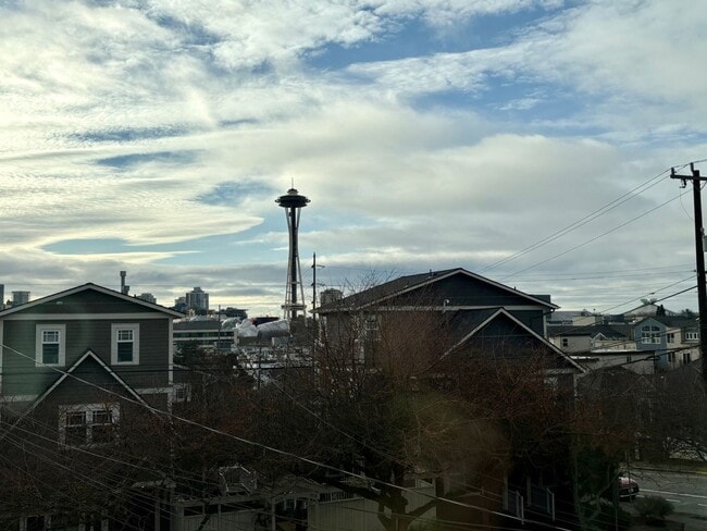 Photo - 556 Ward St Unit Upper