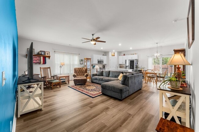 Photo - 203 Glick Wy