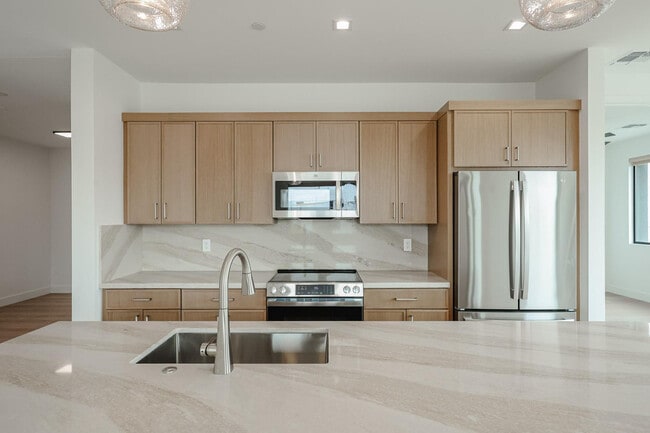 Building Photo - 15006 N Ivory Dr Unit 203