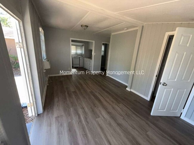 Photo - Updated 2/1 in St. Pete! AVAILABLE FOR IMMEDIATE MOVE IN!!