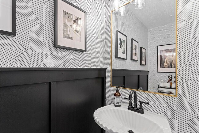 Photo - 1327 Hollenbeck Ln