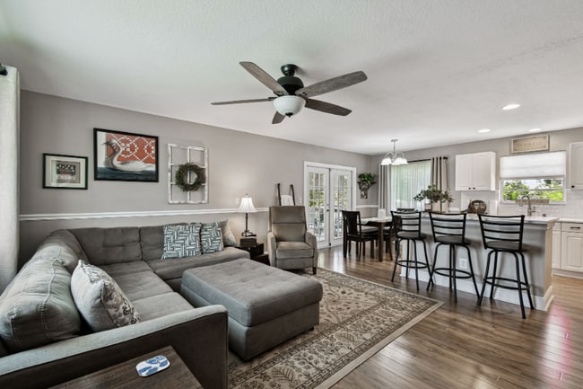 Photo - 1802 9th St W