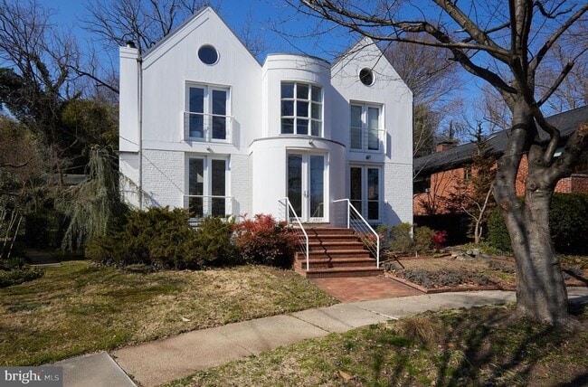 Building Photo - 4527 Q Pl NW