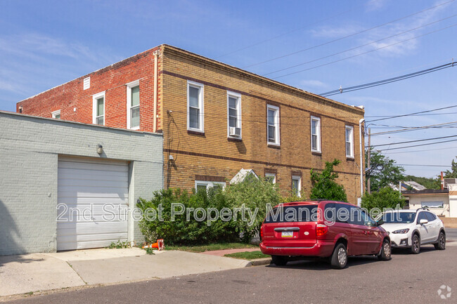 Building Photo - 6000 N Crescent Blvd Rental