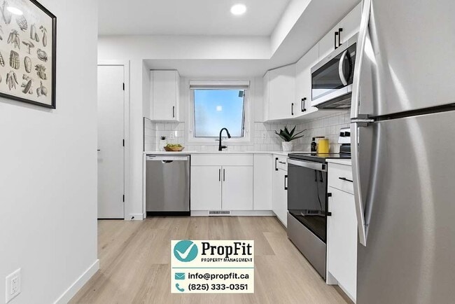 Photo - 7344 Klapstein Cres SW