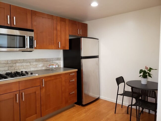 Photo - 20624 Kittridge St Apartment