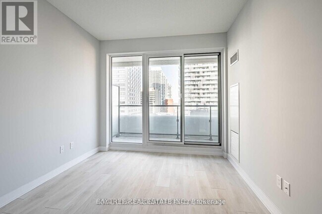 Photo - 2221 Yonge St Unit 2710