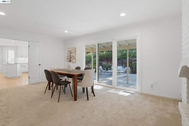 Photo - 2402 Royal Oaks Dr