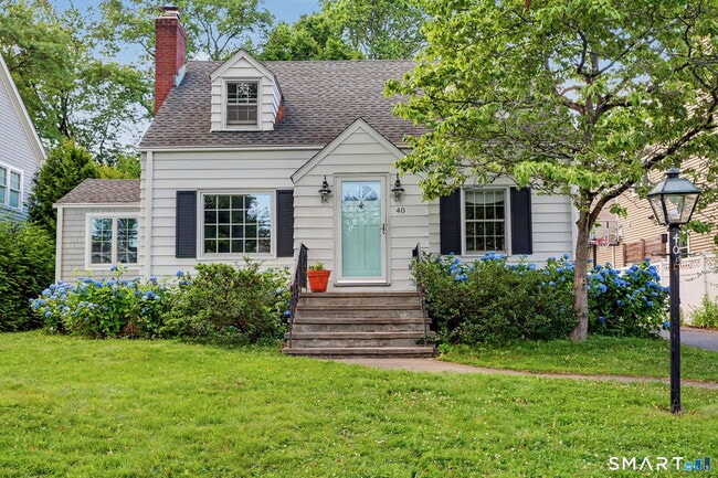 Building Photo - 40 Oakwood Dr