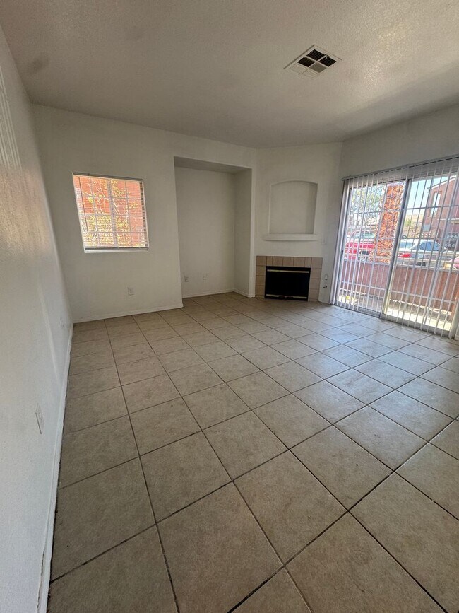 Photo - 4730 E Craig Rd