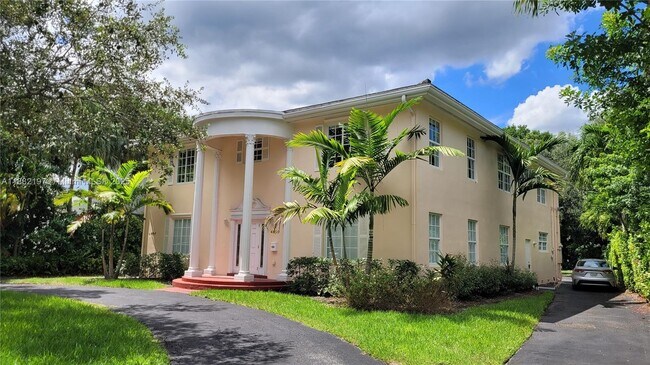 Photo - 4850 University Dr Unit 4850
