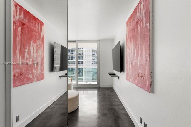 Building Photo - 1000 West Ave Unit 1029