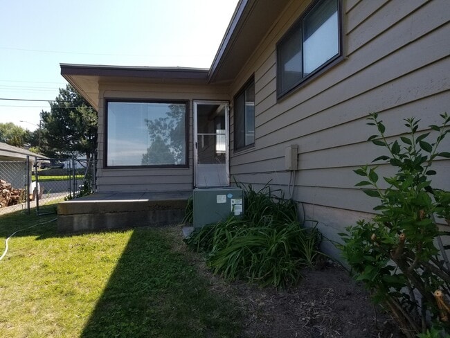 Photo - CHRISTMAS SPECIAL - 1/2 OFF DECEMBER RENT