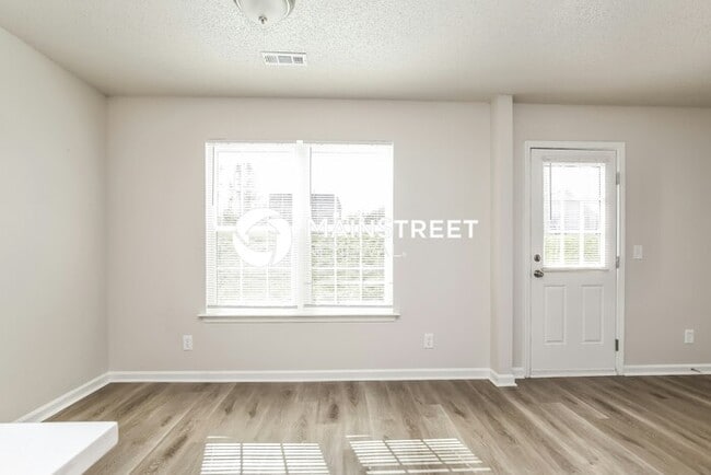 Photo - 3 Bedroom Pet-Friendly Home in Greensboro, NC with Main Street Renewal