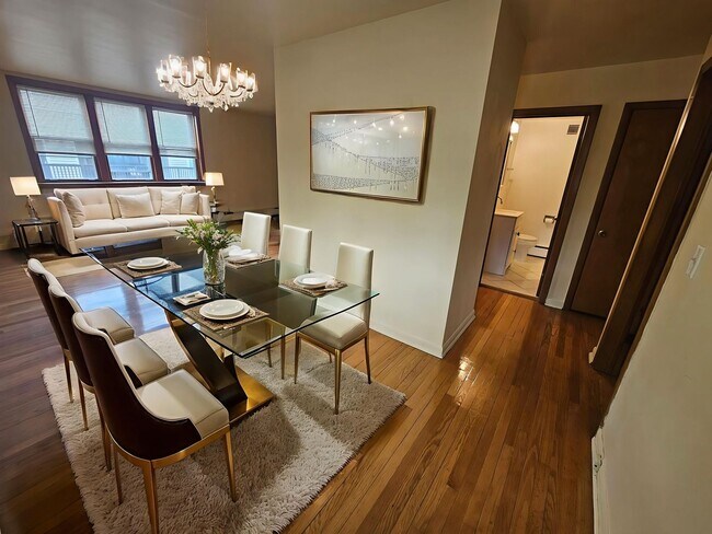 Photo - Spacious 1 bedroom, 1 bathroom in Evanston Unit 2727-1S