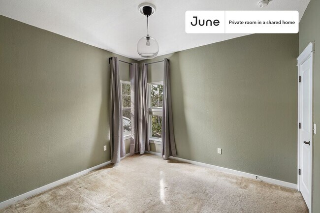 Photo - Room in Shared 5 bed/2.5 bath home Unidad D