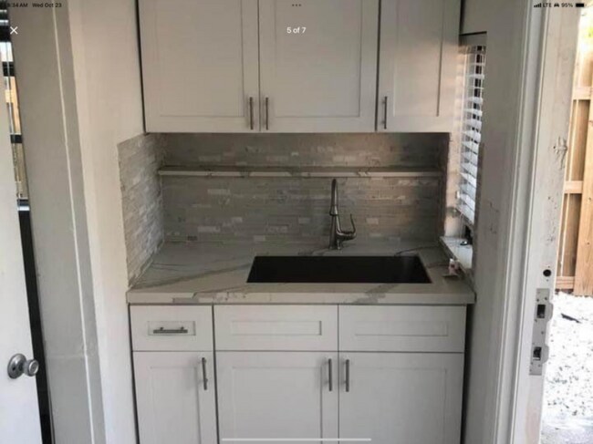 Photo - 230 SW 15th St Unidad C