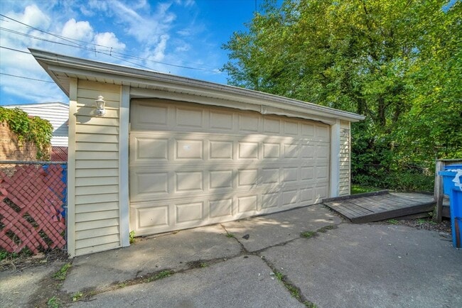 Photo - 2546 W 115th St