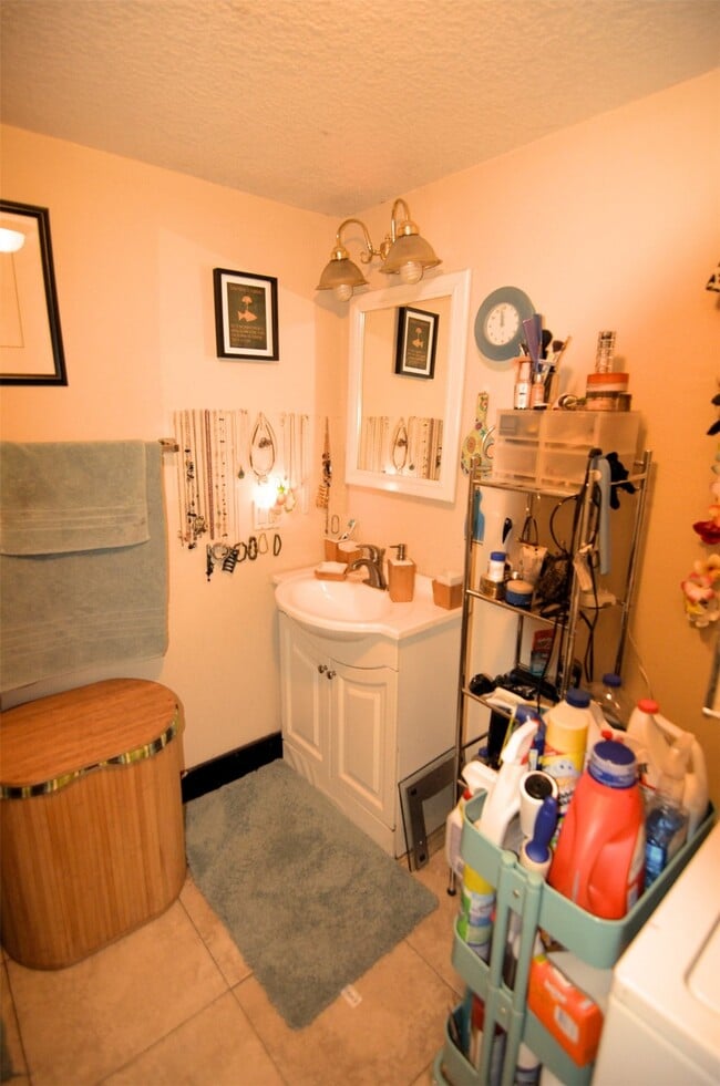 Photo - 824 W 19th St Unit A