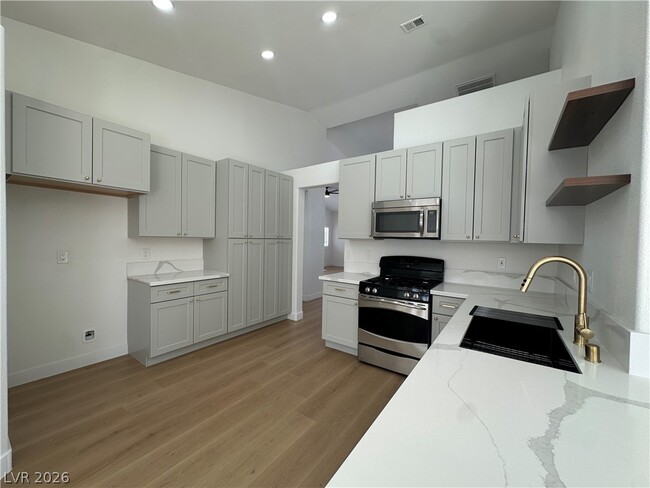 Building Photo - 9121 Canyon Magic Ave