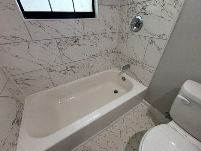 Building Photo - 5293 Beaverton Dr