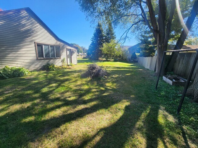 Photo - Charming 2bd Home in Roseville- Close to E...
