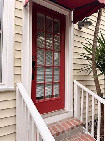 Building Photo - 611 Lyons St