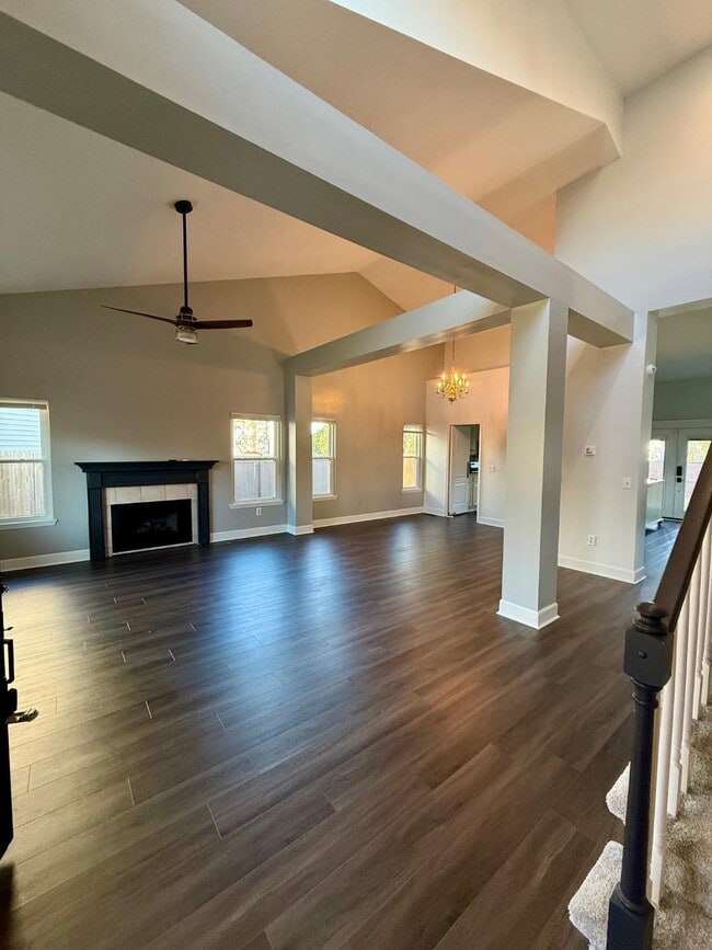 Photo - 800 Palomino Ln