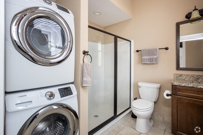 1BR, 1BA - 789SF