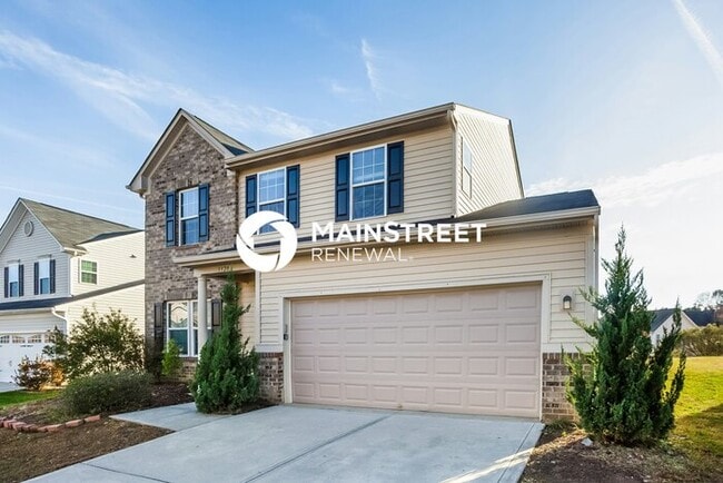 Photo - 3 Bedroom Pet-Friendly Home in Charlotte, NC with Main Street Renewal