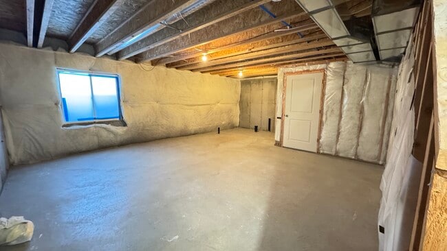 Building Photo - 404 Grassland Dr