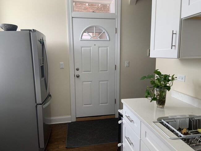 Photo - 6135 N Hoyne Ave Unit Apt 3