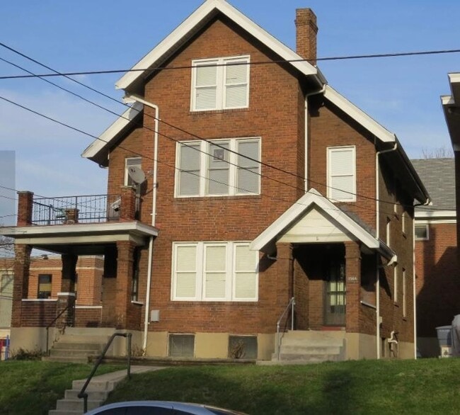 Building Photo - Large 1 Bedroom in Duplex Near XU and UC Unit 1