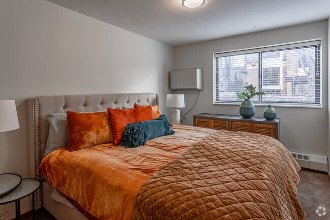 1BR, 1BA - 547SF - Bedroom