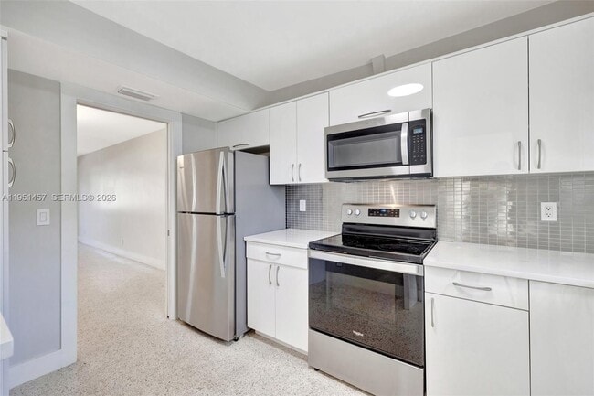 Photo - 2190 NE 51st Ct Unidad 106