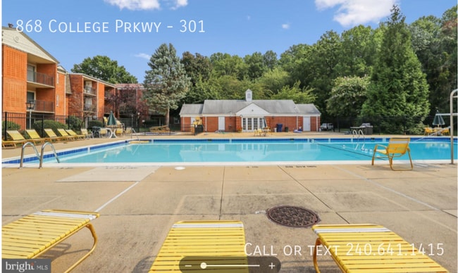 Photo - 868 College Pkwy