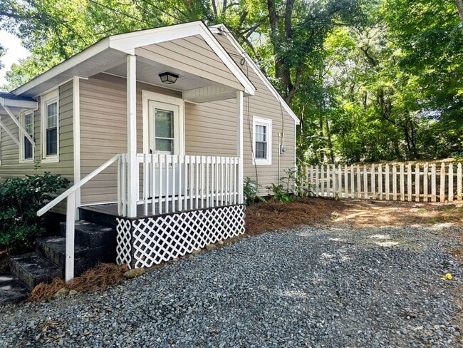 Photo - 2712 Ludwig St