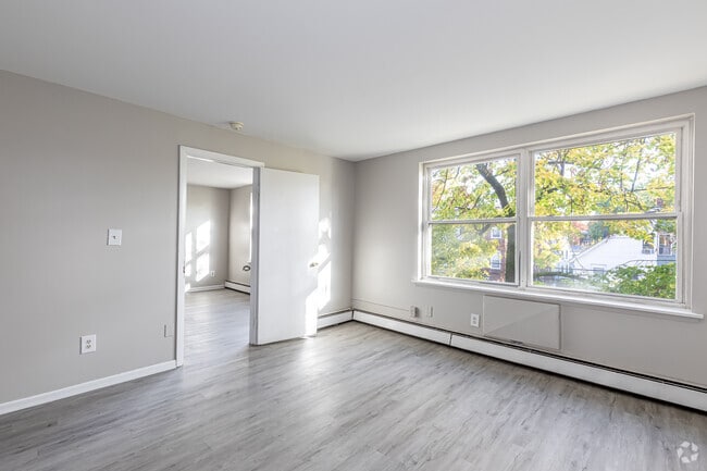 2BR, 1BA - Bedroom