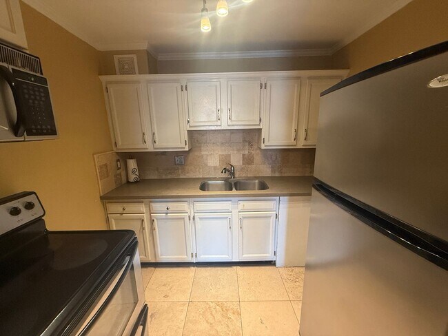 Photo - 405 Dunwoody St Unit 13