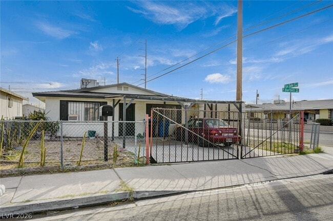 Photo - 893 W Bartlett Ave