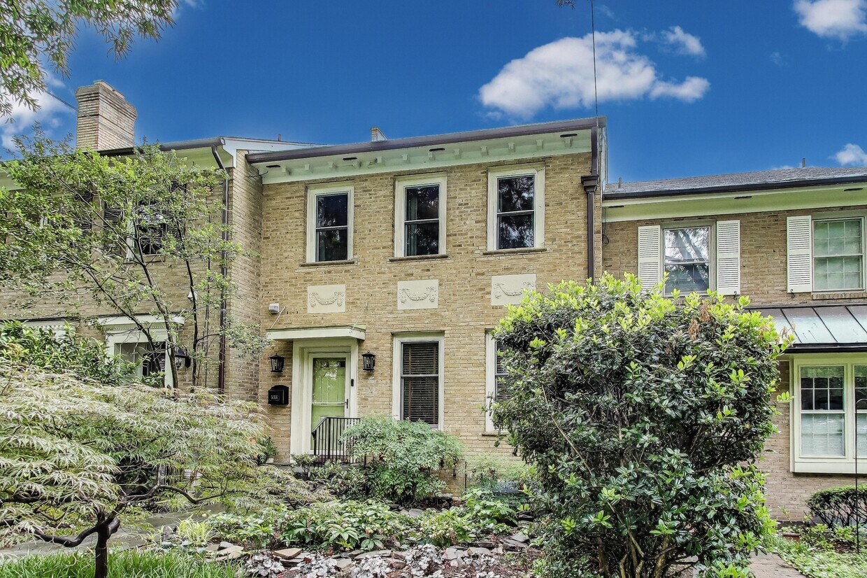 Photo - 5316 MacArthur Blvd NW (Washington, DC)